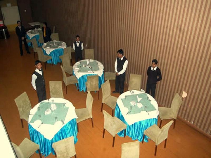 Hotel Royal Panna Shahjahanpur Bagian luar foto
